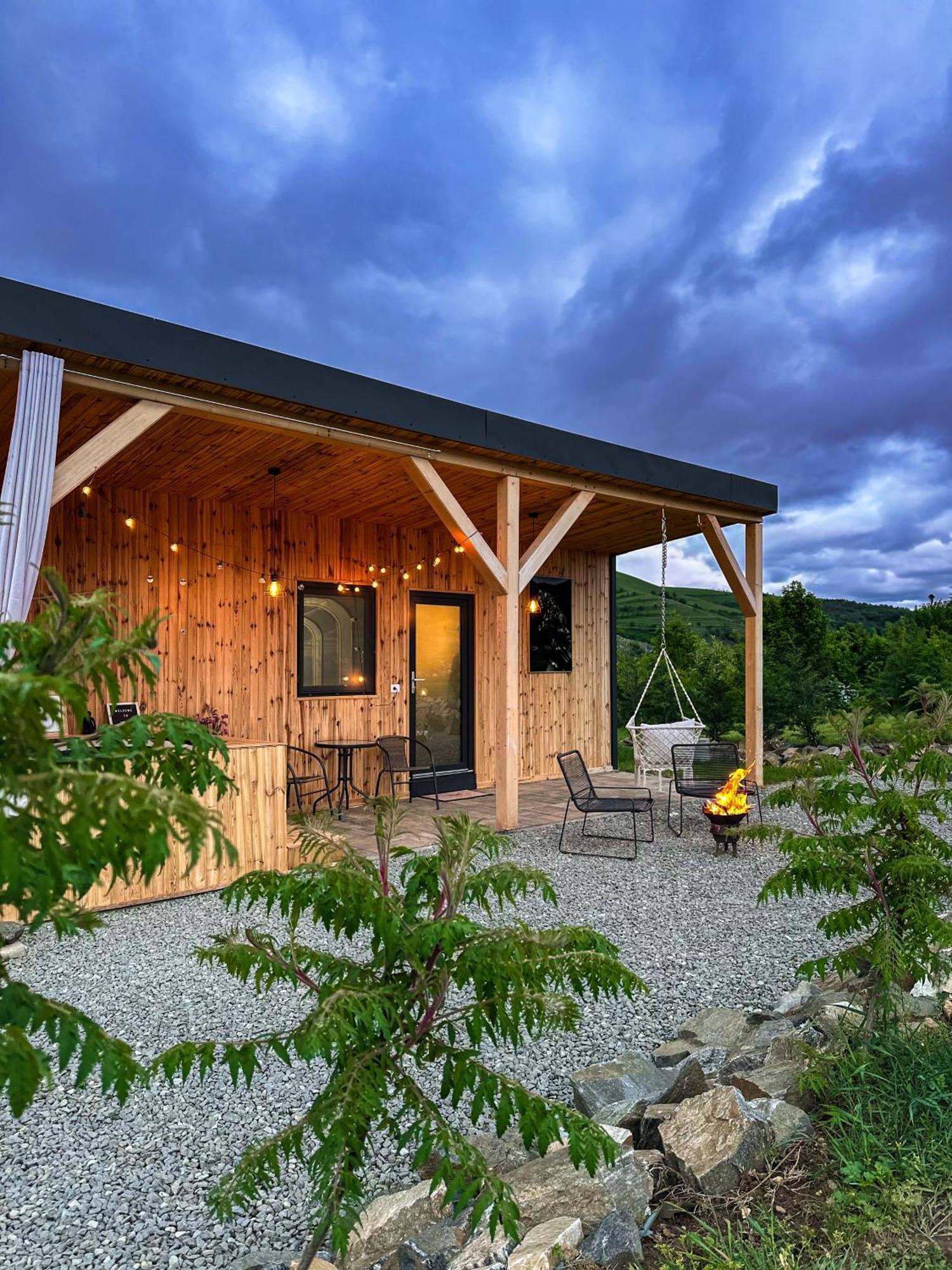 Villa Kubiq Transalpina Petresti Exterior foto