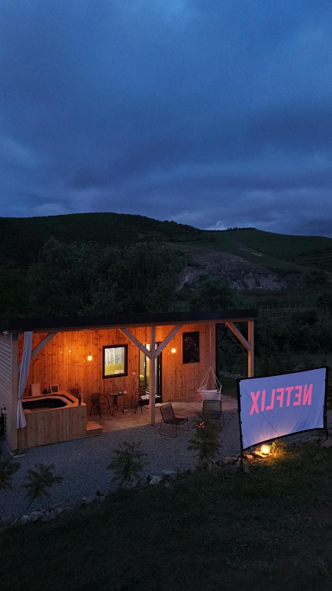 Villa Kubiq Transalpina Petresti Exterior foto